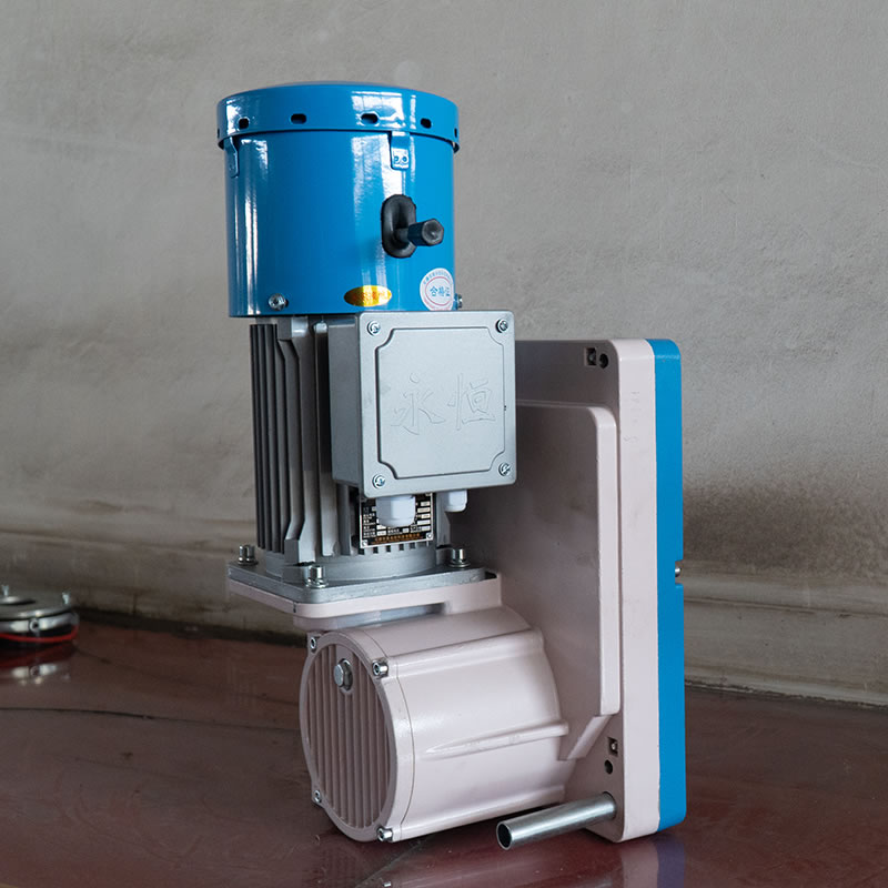 Polipasto de tracción integrado para instalación de ascensores