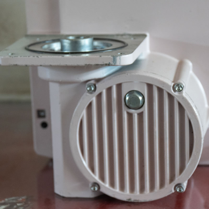 Montaje del motor del polipasto de tracción Montaje del motor del polipasto de tracción